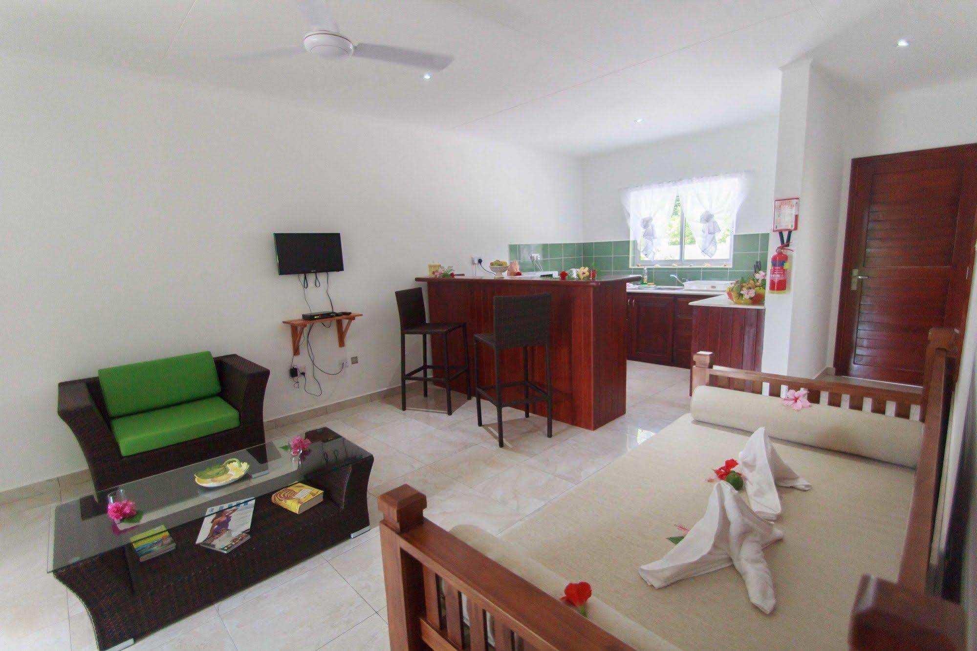 Coco Blanche Apartment Anse Royale Exterior photo