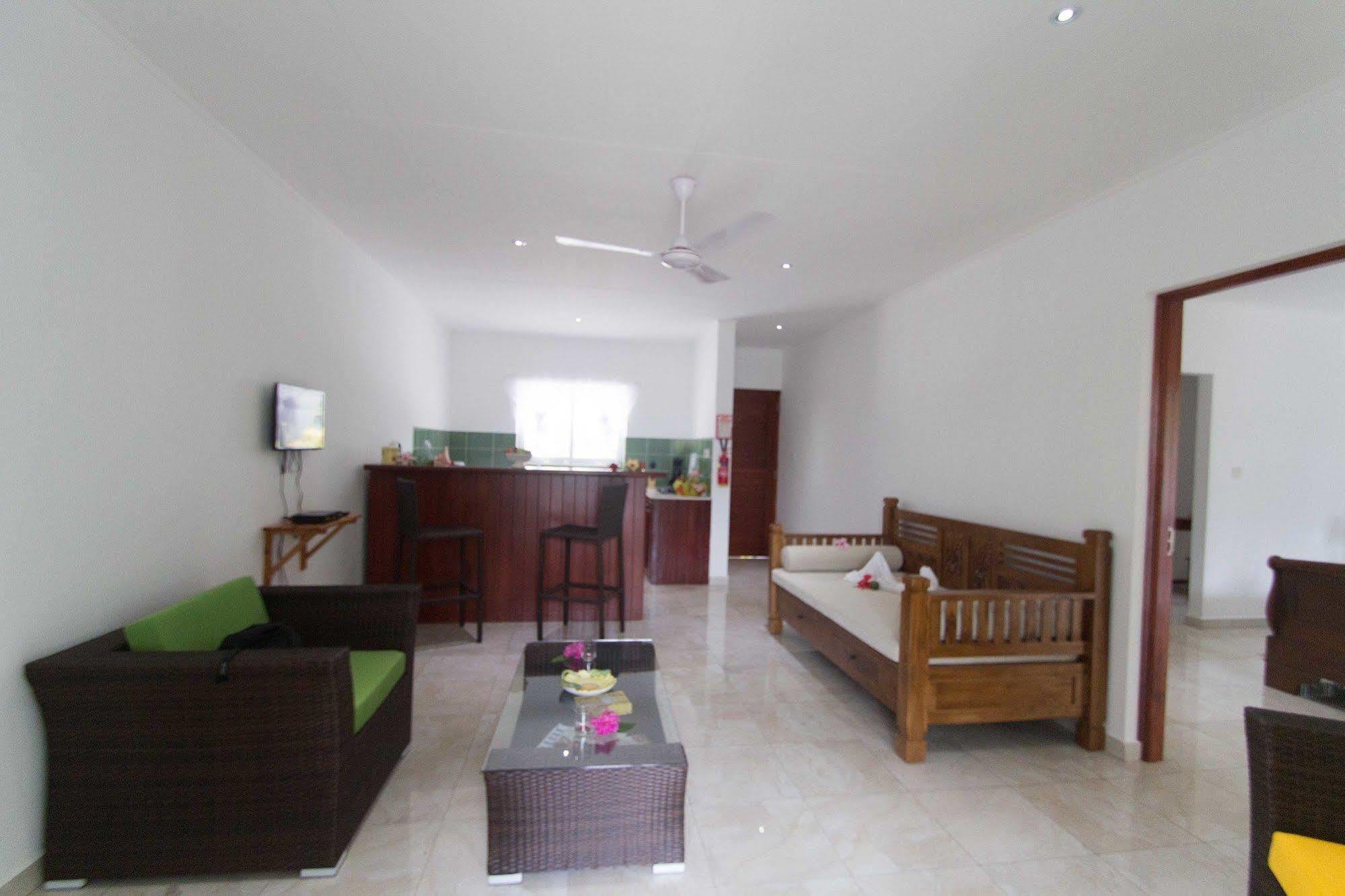 Coco Blanche Apartment Anse Royale Exterior photo