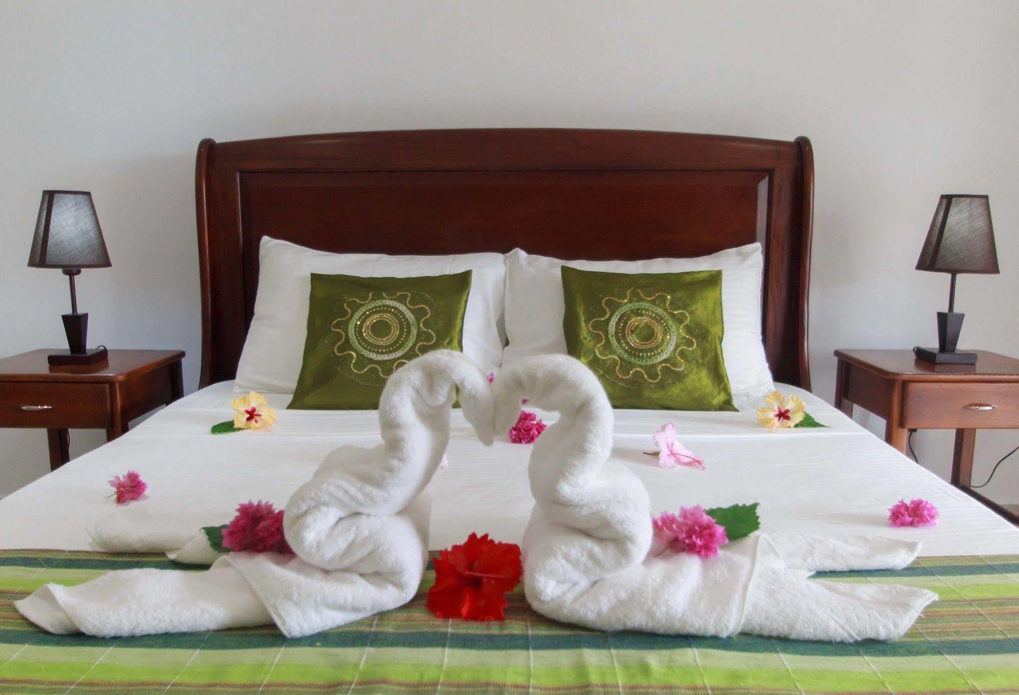Coco Blanche Apartment Anse Royale Exterior photo