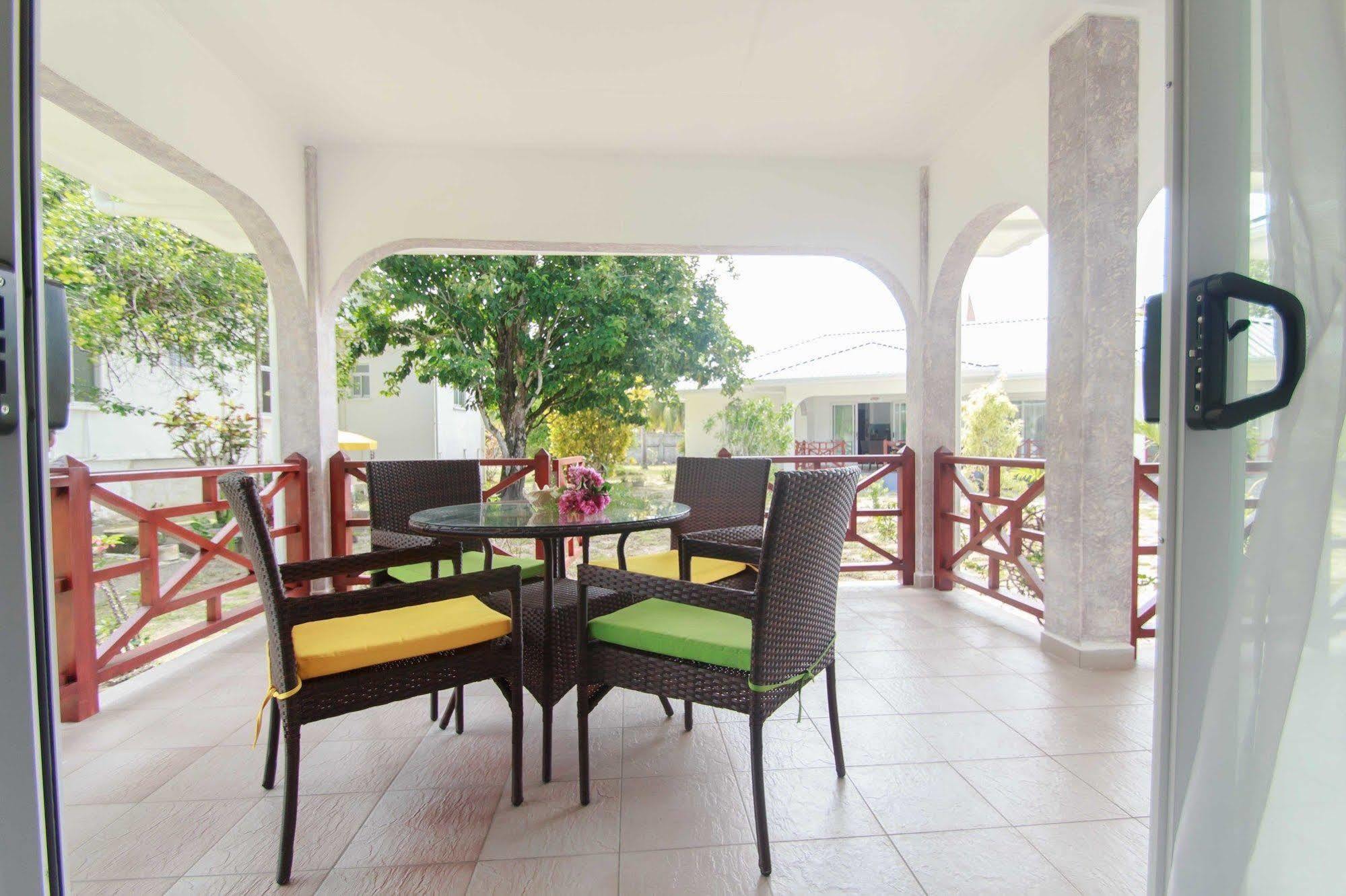 Coco Blanche Apartment Anse Royale Exterior photo